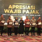 Bupati Askolani Terima Penghargaan Anugerah Pajak Daerah Tahun 2022