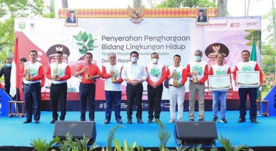 Komitmen Jaga Alam, Deru Beri Penghargaan Bagi Para Pegiat Lingkungan