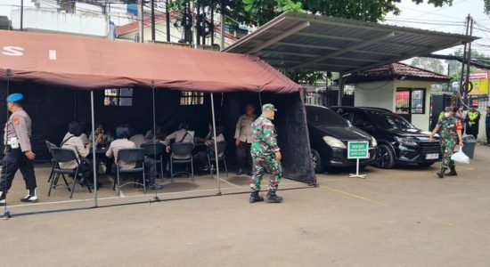 penjagaan-sidang-perdana-bharada-e Sidang Bharada E; Tak Ajukan Eksepsi dan Sampaikan Permohonan Maaf