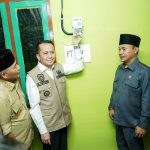 Pj Gubernur Agus Fatoni Resmikan Penyalaan Perdana Listrik PLN di Kecamatan Babat Supat Kabupaten Muba