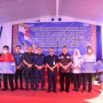 penyerahan-bantuan-pedagang-pasar-cinde Terima Kucuran Modal dari Pemprov Sumsel, Pedagang Korban Kebakaran Pasar Cinde Sumringah
