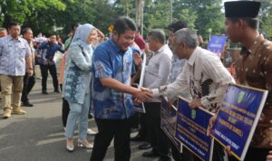 Deru Salurkan Bantuan Peralatan, Pelaku Usaha Optimis Perekonomian UMKM Membaik