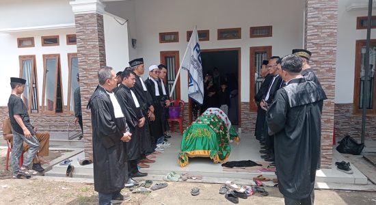 Pengurus DPC Peradi Muara Enim Hadiri Acara Pelepasan Pengacara Senior Almarhumah Walamah