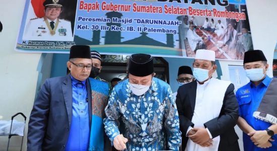 Herman Deru Apresiasi Kerukunan Antar Warga di Sekitar Masjid Darujannah Kelurahan 30 Ilir