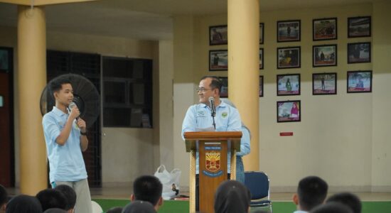 Peringati Hari Peduli Sampah Nasional 2025, Sekda Edward Candra Ajak Pelajar Aktif Jaga Kelestarian Bumi