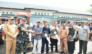Pj Bupati Banyuasin Serahkan 42 Unit TR4 dari Kementan ke Poktan