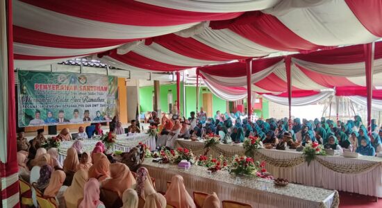 Pj Ketua TP PKK Banyuasin Beri Santunan Anak Yatim Di Kecamatan Sembawa