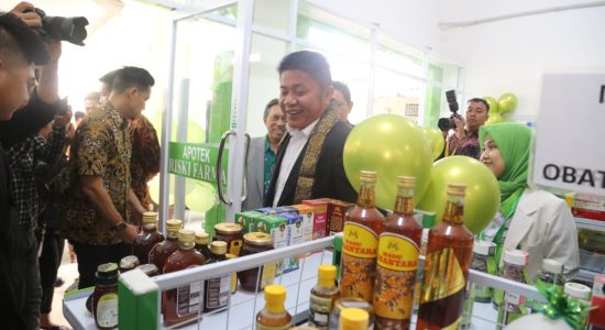 Launching Apotek Riski Farma, HD Ajak Masyarakat Jaga Pola Hidup Sehat