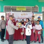 Polsek Rambang Lubai Bagikan Buku Bacaan Kepada SD Negeri 1 Lubai