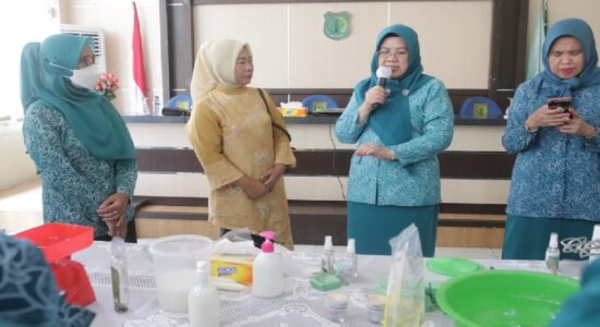 Inovasi TP PKK Bayung Lincir, Buat Produk Olahan Serai Wangi