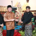 pujasuma Herman Deru Minta Pujasuma Pertahankan Kesenian Wayang Ditengah Kencangnya Arus Budaya Asing