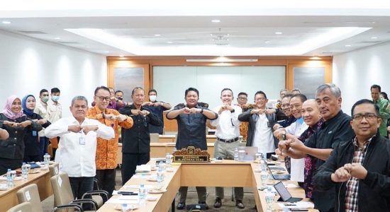 Herman Deru Dorong Percepatan Penyelesaian Pembangunan Jalan Tol Trans Sumatera