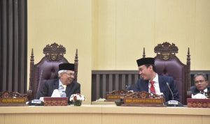 Mawardi Dengarkan Pandangan Umum 9 Fraksi DPRD Terhadap Raperda APBD 2023