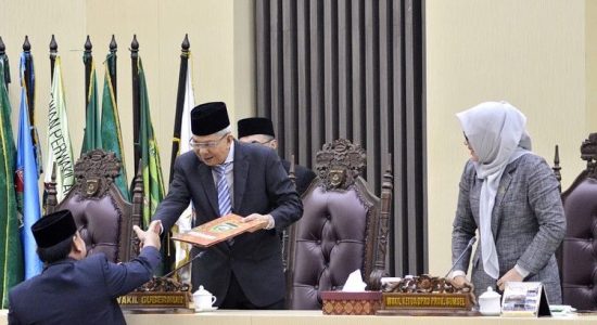 Wagub Dengarkan Pandangan Umum Fraksi Terkait Raperda Perubahan APBD 2022