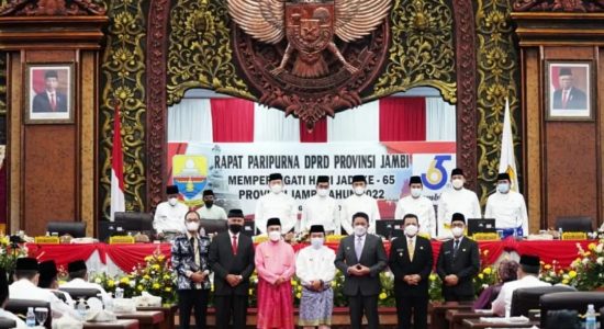 rapat-paripurna-provinsi-jambi Percepat Pemulihan Ekonomi, Herman Deru Tekan MoU Bersama Gubernur Se-Sumatera