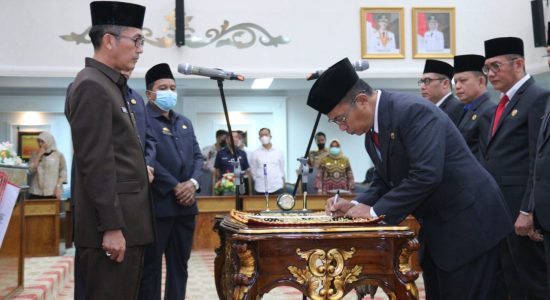 Penyegaran di Lingkungan Pemkot Palembang, Ratu Dewa Lantik 9 Pejabat Eselon II