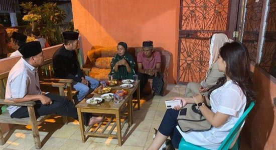 Sampaikan Duka Cita Mendalam, Ratu Dewa Layat ke Kediaman Alm Albar Mahdi