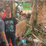 Sekda Ratu Dewa Tinjau Langsung Rumah Warga yang Roboh di Kalidoni