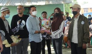 RD Bagikan Beras kepada warga Kedukan Bukit Tangga Buntung