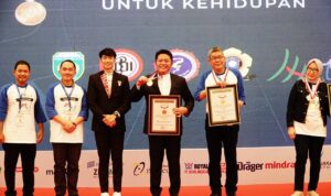 Deru Terima Rekor Muri, Sumsel Rekor 6000 Telapak Tangan Anak Indonesia untuk Kehidupan