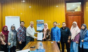 Rektor dan Ketua Senat Serah Terima Berkas Bakal Calon Rektor UIN Raden Fatah Palembang Periode 2024-2028