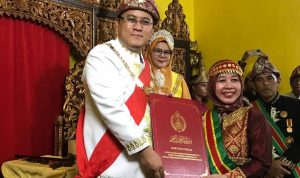 Rektor UIN Raden Fatah Raih Gelar "Putri Ayu Suryo" dari Sultan Mahmud Badaruddin IV