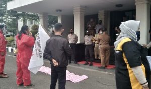 Tolak Perwali Nomer 27, Rekan Indonesia Lakukan Aksi Depan Kantor Walikota