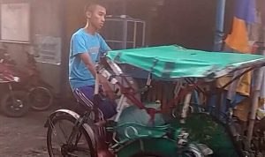 Hindari Jenuh Sekolah Daring, Robi Memilih Narik Becak