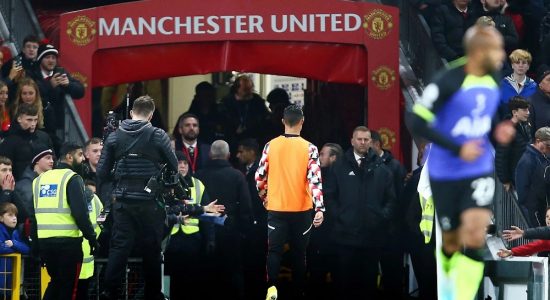 Cuma Jadi Penonton!, Ronaldo Tinggalkan Laga Sebelum Berakhir