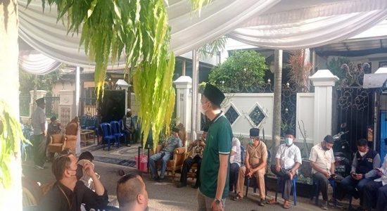 Haru dan Doa Melepas Almarhum Amiruddin Inoed ke Peristirahatan Terakhir