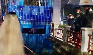 Usai Safari Subuh, Harnojoyo Telusuri Titik Genangan Air di bawah Guyuran Hujan