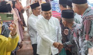 Sekda Apriyadi Hadiri Isra Mikraj, Warga Teluk Kijing Ucapkan Terima Kasih