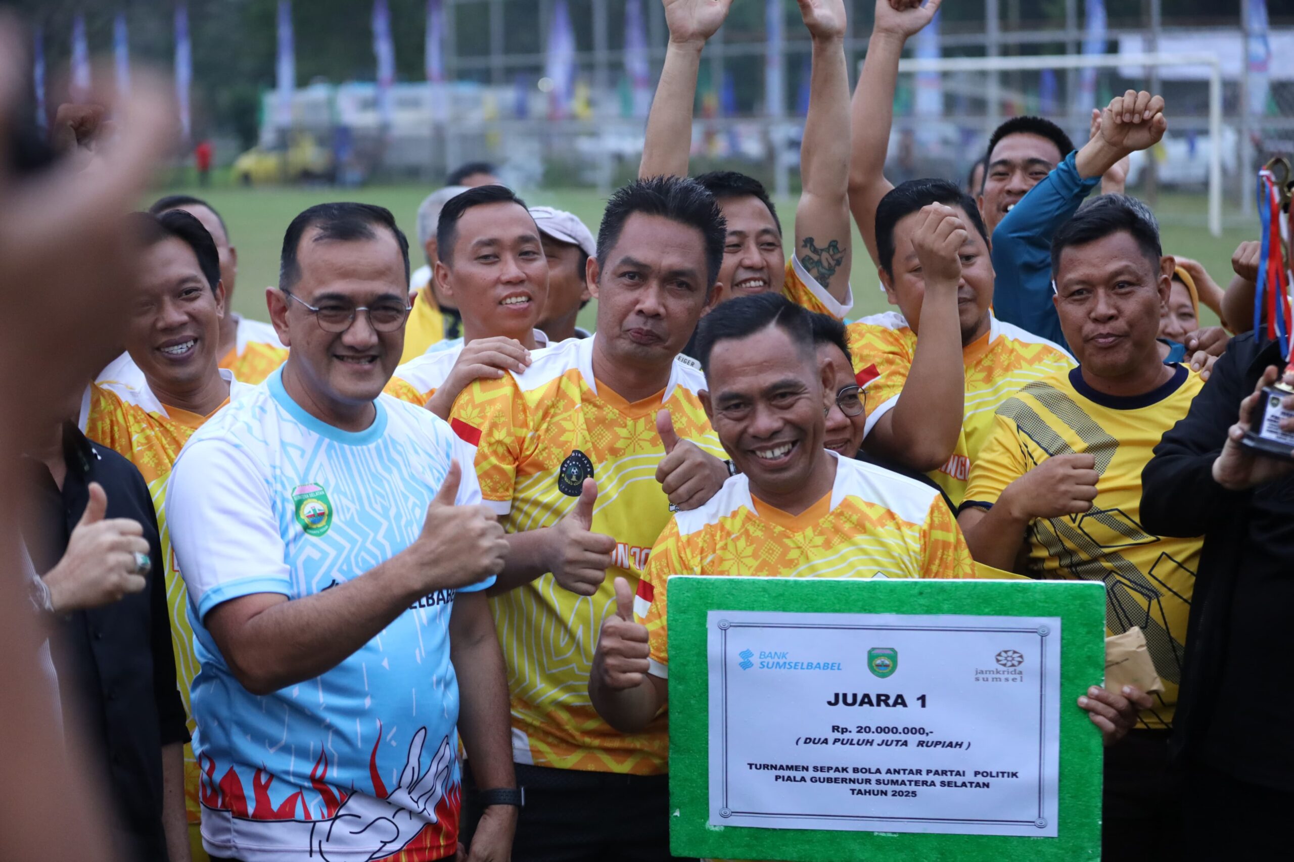 Sekda Edward Candra Tutup Turnamen Sepak Bola Antar Partai Politik se-Sumsel