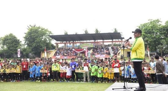 Jaring Atlet Terbaik Herman Deru Buka Resmi Festival Sepak Bola Usia Dini Forsgi