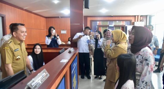 sidak-samsat Pastikan Pelayanan Tetap Berjalan Maksimal, Pj Gubernur Sumsel Sidak Pelayanan Samsat