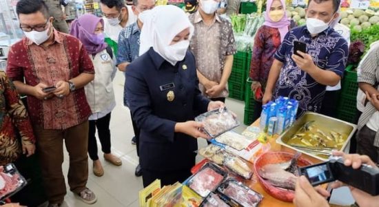Wawako Sidak Supermarket di Celentang; Kemasan Rusak Hingga Daging Tak Segar