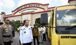 Pj Gubernur Agus Fatoni Stop Angkutan Truk Penyebab Kemacetan yang Melintas di Jalan Palembang - Betung