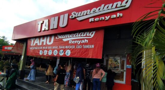 tahu-sumedang-renyah- Ramai Pengunjung, Tahu Sumedang Renyah Optimis Ekonomi Membaik Setelah Pandemi