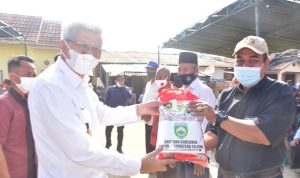 Warga Tanah Mas Banyuasin Sumringah Dapat Bantuan Beras Gubernur