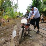 Tanggapi Keluhan Masyarakat, Wakil Ketua DPRD Banyuasin Terjebak Jalan Berlumpur