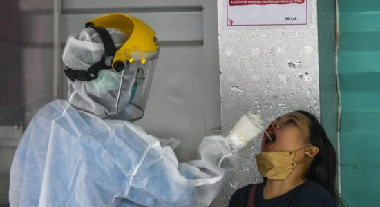 Mencari Celah Untuk Turunkan Harga Layanan Tes PCR