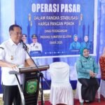 tinjau-operasi-pasar-disukamaju-sako1 Wagub Cik Ujang Didampingi Staf Ahli PKK Sumsel Lidyawati CU Tinjau Operasi Pasar Murah di Sukamaju Sako