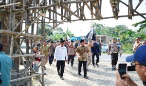 Silaturahmi dengan Warga Desa Sinar Tungkal MUBA, Deru Tinjau Pembangunan Masjid Al-Istiqomah