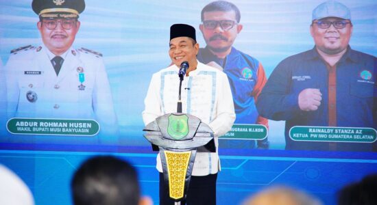 IWO Sumsel Resmi Dilantik, Bupati Toha Buka “Pintu Kritik” untuk Wartawan