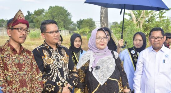 Komitmen Wujudkan Lingkungan Sehat, UIN Raden Fatah Bersama UI GreenMetric Tuang Eco-Enzyme dan Tebar Bibit Ikan