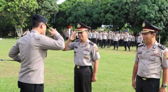Kapolres Banyuasin Pimpin Upacara Kenaikan Pangkat Pengabdian