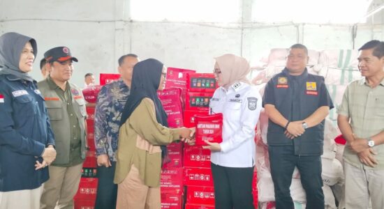 Wabup Banyuasin Salurkan Bantuan untuk Korban Banjir di Talang Kelapa