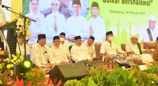wagub-mawardi-dampingi-erlangga-hartato Wagub Mawardi Dampingi Airlangga Hartato Hadiri Peringatan Isra Mi'raj di Palembang