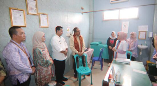 Wakil Kepala Staf Kepresidenan Tinjau Pelaksanaan Program CKG di Puskesmas Kenten Laut