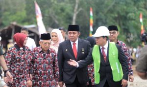 Herman Deru Dampingi Wapres Tinjau Program Bedah Rumah di Kabupaten Banyuasin